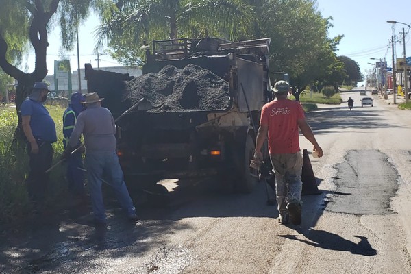 Secretaria de Obras reforça equipes para reparar estragos das chuvas na cidade e na zona rural