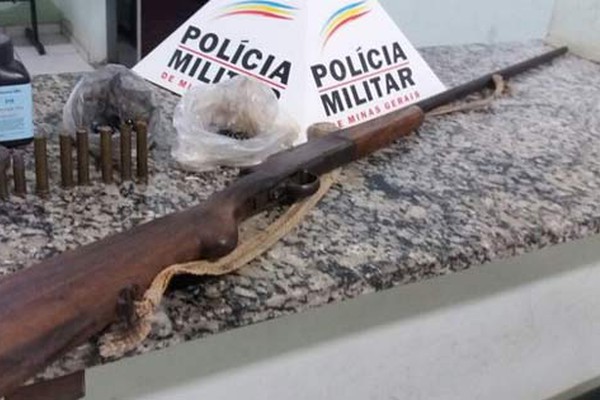 Mulher engana idoso de 89 anos e com a ajuda de comparsas rouba dinheiro e arma de fogo