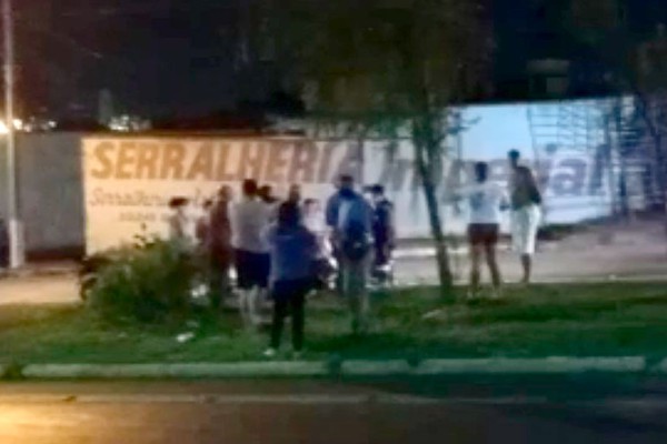 Motociclista e pedestre ficam feridos em outro acidente na Av. das Paineiras e moradores cobram medidas