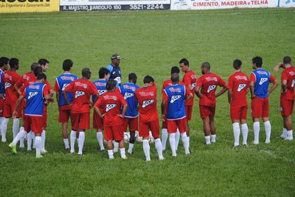 URT faz o último treino no Zama Maciel antes de partir para Guimarânia