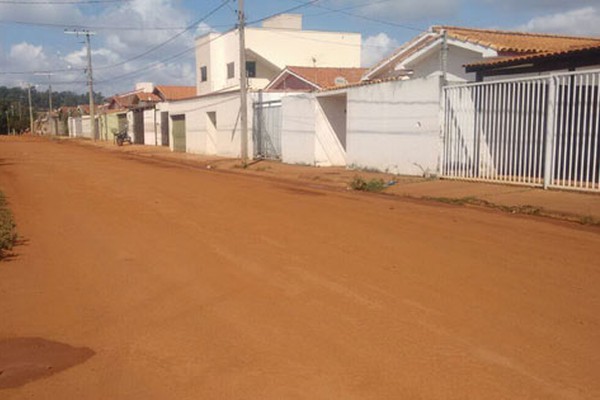 Obra inacabada no bairro Residencial Monjolo causa transtornos e prejuízos e irrita moradores 