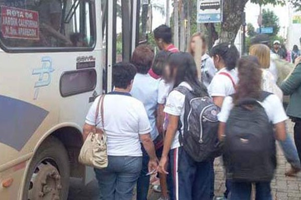 Passe Livre de estudantes reprovados e de faculdades privadas pode ser cancelado