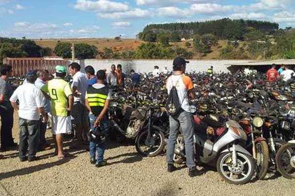 Pátios do Detran são abertos para visitação nos dias que antecedem leilão de veículos