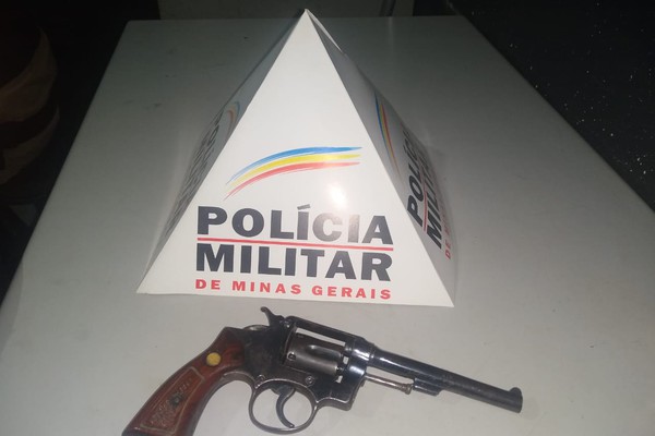 Polícia Militar aborda Honda Civic no bairro Eldorado e prende motorista e passageiro com revólver .38