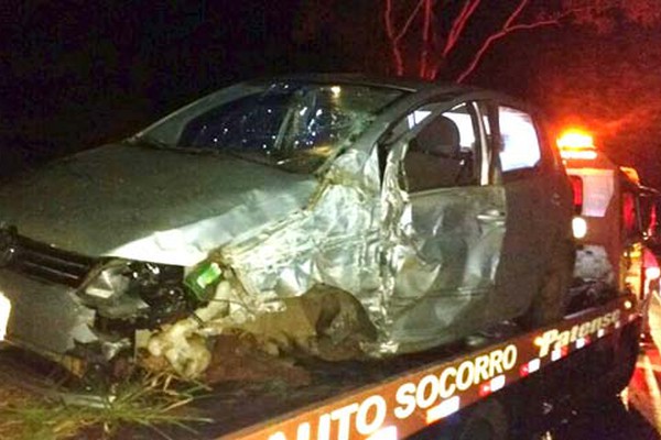 Ocupantes de carro fogem após bater em ônibus de universitários perto do Trevão Leilões