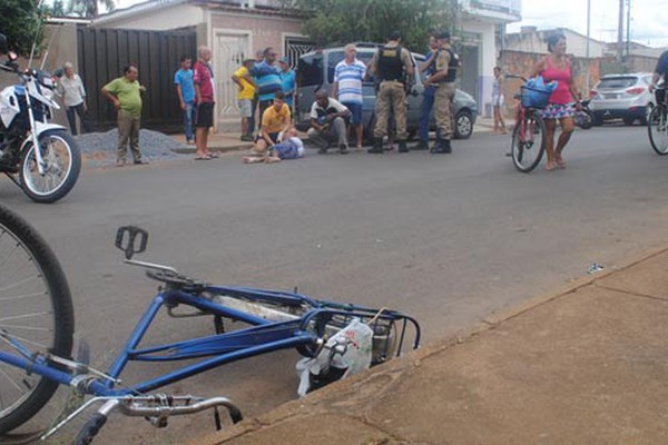 Ciclista de 24 anos é atropelado ao atravessar cruzamento no Bairro Cristo Redentor