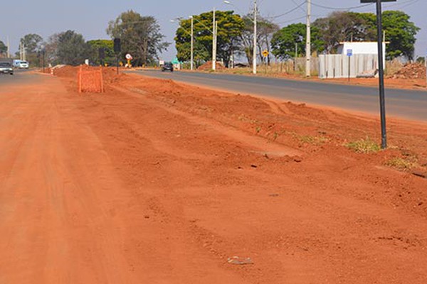 Comerciantes da Av. Marabá sofrem com poeira causada por obra e pedem mais agilidade da Prefeitura