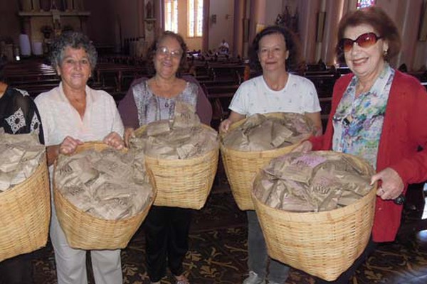 Devotos de Santo Antônio pedem proteção ao padroeiro em dia de devoção em Patos de Minas