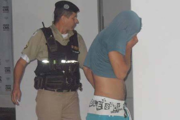 Acusado de atirar em homem que mexeu com sua mulher é preso pela PM