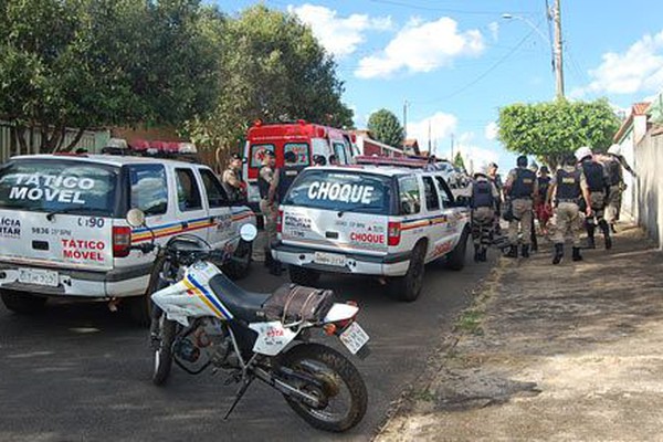 Homem é atingido por vários disparos e revólver falha no tiro fatal