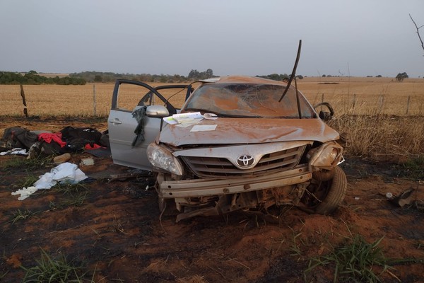 Veículo capota na BR 146 em Cruzeiro da Fortaleza e tira a vida de condutor de apenas 20 anos