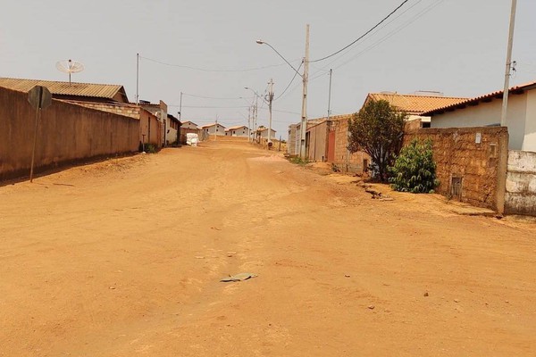 Moradores cobram asfaltamento de rua de 200 metros em Rio Paranaíba