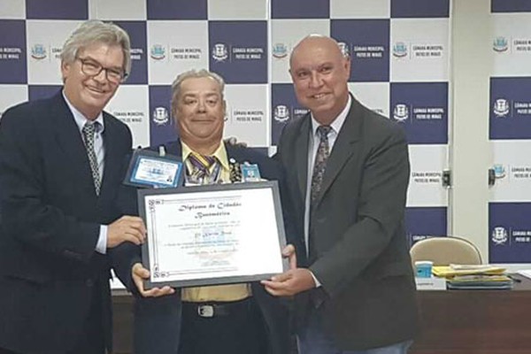 Vereadores homenageiam Elias do Crachá com Diploma de Cidadão Benemérito de Patos de Minas 