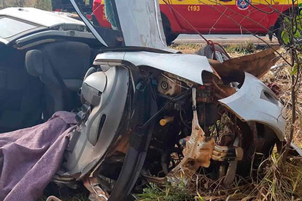 Mulher de 55 anos morre e acidente entre carro, bitrem e ciclistas na BR 365 chega a 3 mortos