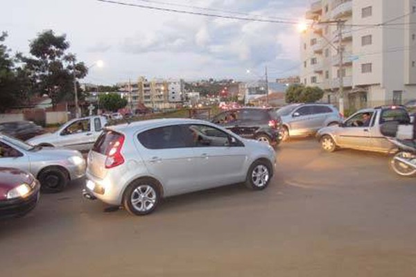 Confusão em esquina da Fátima Porto causa acidentes e preocupa