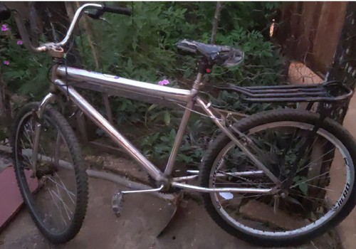 Ciclista de 30 anos morre após grave acidente com carro em Carmo do Paranaíba