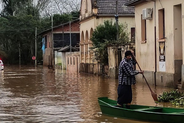 Com avanço de frente fria, RS permanece em alerta para temporais