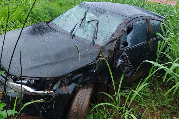 Condutora de 37 anos morre após carro capotar fora da pista na MG190