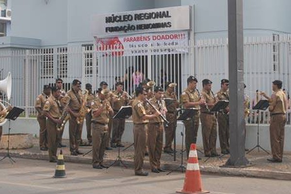 No dia do doador de sangue, patenses são recebidos com música no Hemocentro