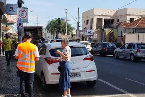 Empresa que administra a Zona Azul anuncia o desligamento de funcionária que agrediu motorista