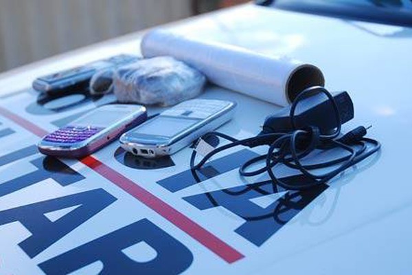 PM encontra droga na Rua da Ladeira e leva mãe e filhos para a delegacia