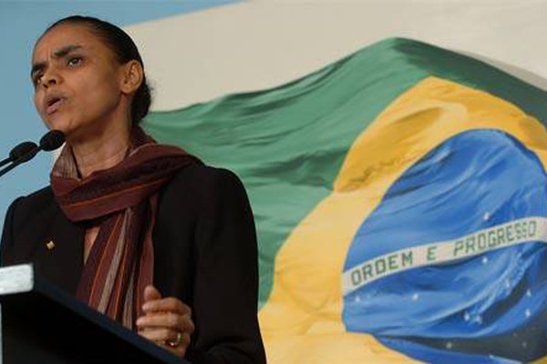 Após palestra com "ex- comandante de aviação", Marina Silva se apresenta no COMINE