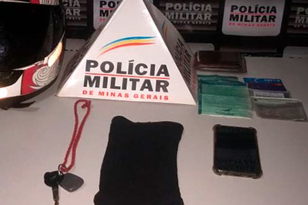 Jovem usa revólver e máscara de meia calça em assalto, mas acaba preso em Patrocínio