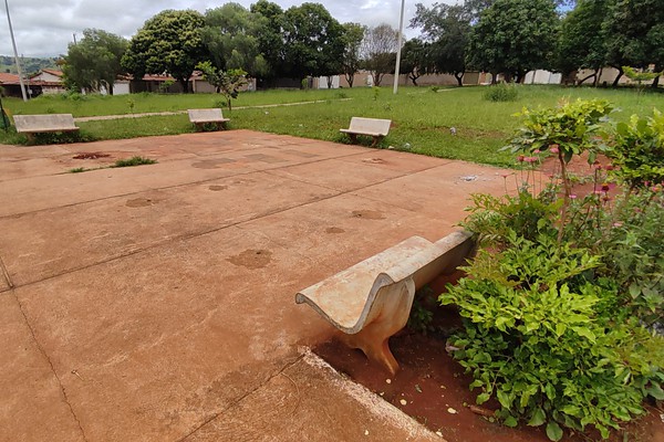 Moradores protestam e preparam abaixo assinado contra uso de praça para a construção de creche