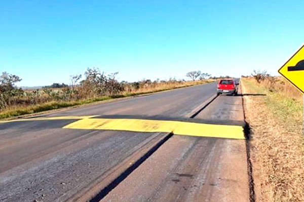 Após recomendação do MPF, redutores de velocidade são instalados na BR 354 em Rio Paranaíba