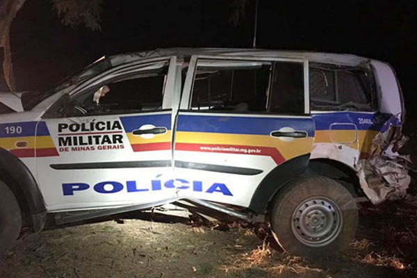 Motorista alcoolizado acerta em cheio viatura da Polícia Militar na BR 365 e acaba preso