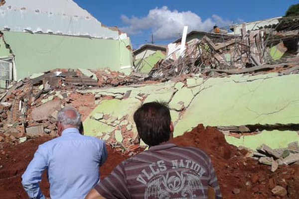 COMDEC e Corpo de Bombeiros avaliam riscos de novos desabamentos em Igreja Evangélica