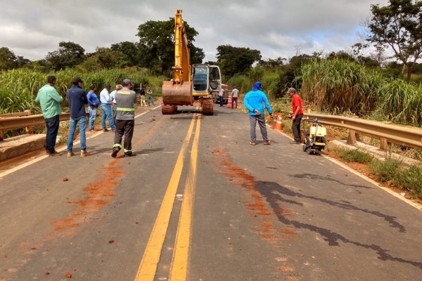 Prefeitura deixa serviço e DNIT fica exclusivamente responsável por obra na ponte da BR 365