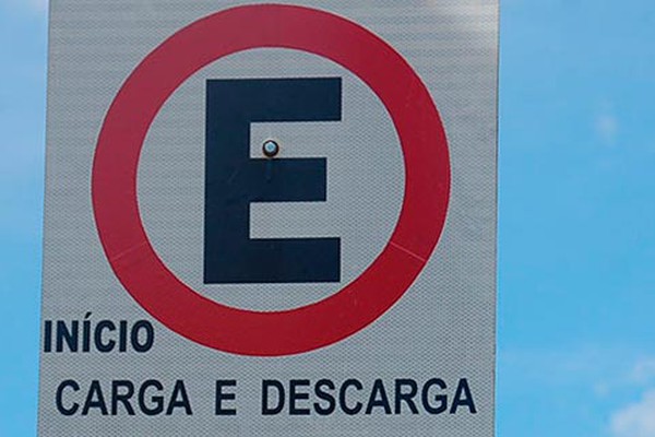 Para reabastecer estoques do comércio, Prefeitura altera estacionamento de carga e descarga