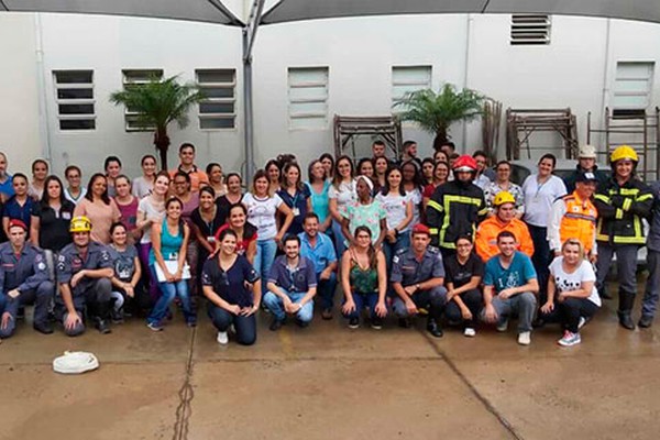 Corpo de Bombeiros e Defesa Civil coordenam simulado de evacuação do Hospital Regional 