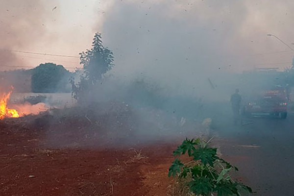 Queimadas assustam moradores do bairro Boa Vista e dão trabalho ao Corpo de Bombeiros