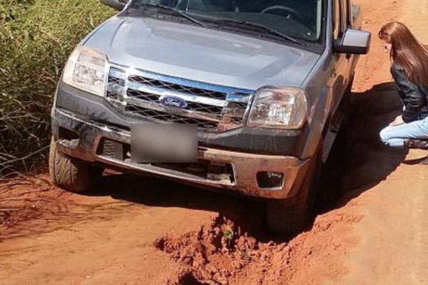 Descaso com a estrada de acesso a Bom Sucesso causa indignação entre os moradores