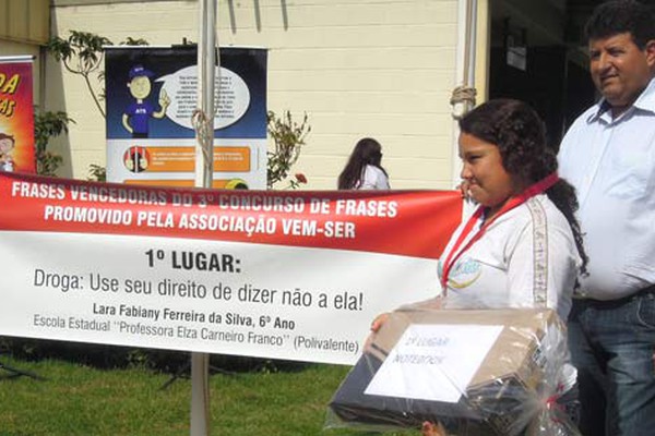 Associação Vem Ser presta homenagens a parceiros e premia vencedores do concurso de frases