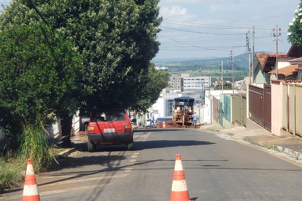 Reparos na rede da rua Sacramento estão concluídos e abastecimento retomado, diz Copasa