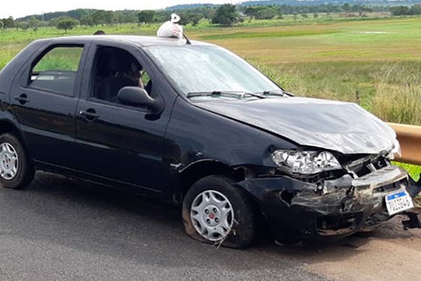 Motorista sofre acidente ao tentar manusear telefone enquanto dirigia na BR354 em Lagoa Formosa