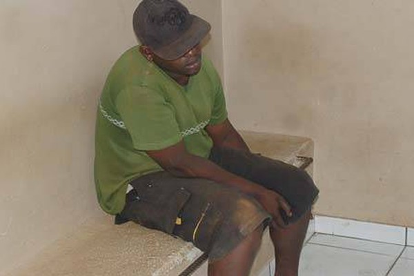 Homem é preso por furtar ferragens de construção no Bairro Califórnia