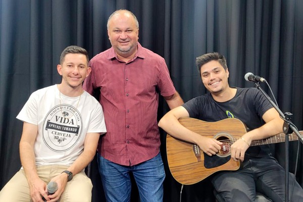 Contraponto desta sexta-feira recebe a dupla Talles e Guilherme e fala de cultura com o secretário Ivan Rosa