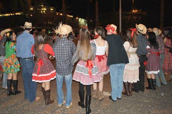 Final de semana prolongado tem festa junina e feira de artesanato na Praça do Coreto