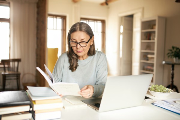 Como Voltar a Estudar Depois dos 40? Dicas Práticas para Retomar os Estudos