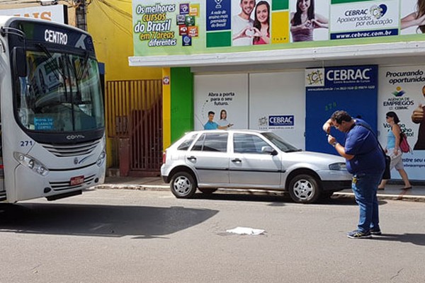 Senhor que tentava cruzar rua no Centro e foi atingido por coletivo não resiste e morre