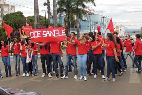 Projeto desenvolvido com alunos da Escola Normal incentiva doação de sangue