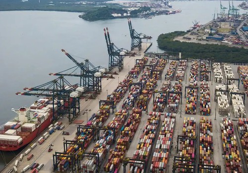 Tarifaço sobre parte de exportações brasileiras entra em vigor hoje