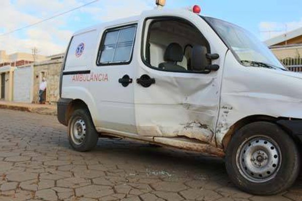 Ambulância sofre acidente e paciente com infarto morre a caminho do hospital