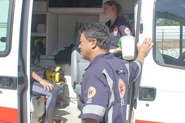 Condutora tenta desviar, mas acaba atropelando criança que seguia para escola