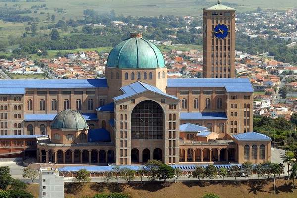 Homenagens à Nossa Senhora Aparecida voltam a ser presenciais