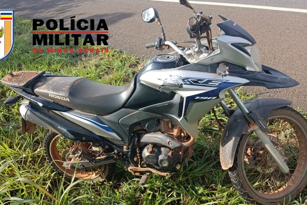 Pneu de motocicleta fura e deixa duas pessoas feridas na BR-354 em Lagoa Formosa